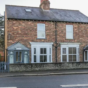 Holiday home Brinkburn