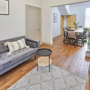 Holiday home Host & - Clifton House