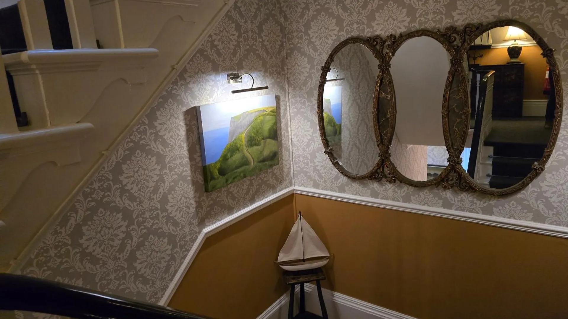 Ashburton House - B&B Scarborough 4*,  United Kingdom